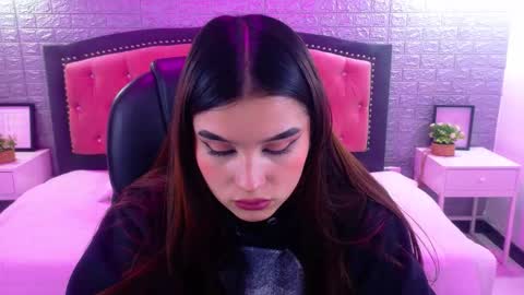 natalie  online show from November 26, 2025, 3:18 am