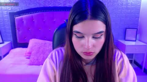 natalie  online show from December 15, 2025, 3:22 am