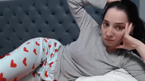 Miia online show from February 6, 2025, 6:18 am