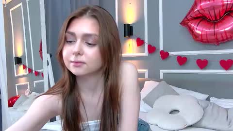 nataliecroft online show from March 8, 2026, 7:01 am