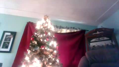 Snapshot of nataliedays chatting on December 7, 2024, 8:05 pm Natalie  online show from December 7, 2024, 8:05 pm
