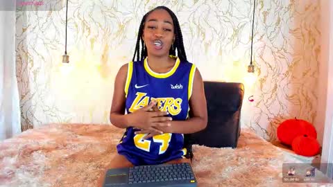 NATALIE online show from November 7, 2025, 12:49 pm