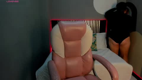 Snapshot of nataly_freckles chatting on June 8, 2026, 2:50 pm N A T A L Y online show from June 8, 2026, 2:50 pm