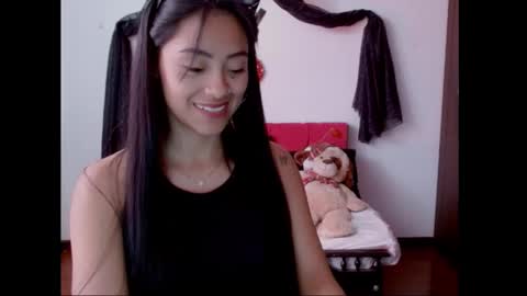 Nataly Escobar online show from March 10, 2025, 3:52 pm