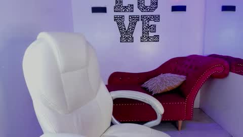 Natasha  online show from November 15, 2025, 4:25 pm