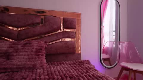 Natasha Vesper  online show from December 19, 2025, 8:05 pm