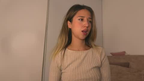 Natasha Independent model online show from December 1, 2025, 7:35 am