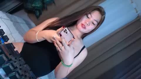 Queen Marga online show from December 16, 2025, 2:44 pm