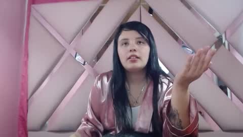 nathaly low online show from February 22, 2025, 7:45 am