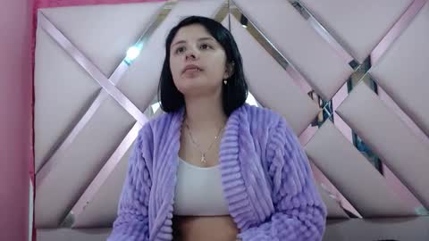 nathaly low online show from September 16, 2025, 2:56 am