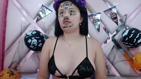 nathaly low online show from October 31, 2025, 4:13 am