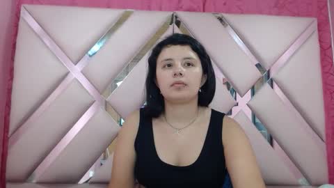 nathaly low online show from November 4, 2025, 2:54 am