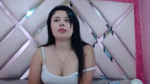 nathaly low online show from November 5, 2025, 2:55 am
