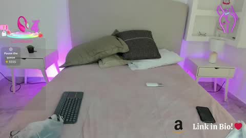 NATHALY  online show from September 19, 2025, 10:38 am