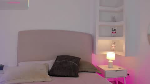 NATHALY  online show from November 3, 2025, 10:38 am