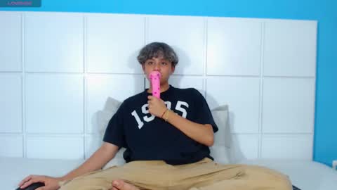 nathanbell1 online show from September 12, 2025, 2:33 am