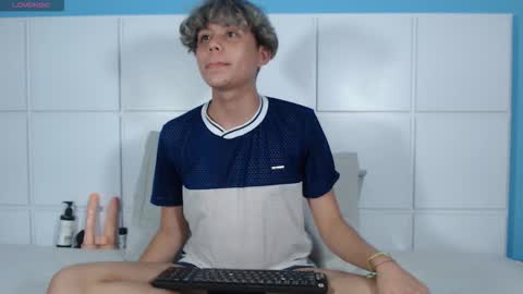 nathanbell1 online show from September 16, 2025, 5:19 am
