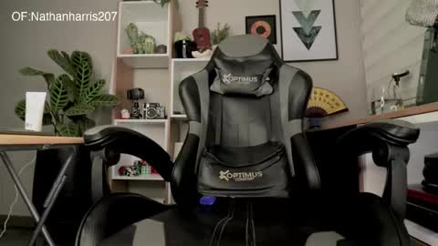 Nathan Harris online show from November 2, 2025, 1:19 am