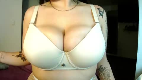 Nathaly Jones online show from February 16, 2025, 11:37 pm
