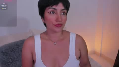 Snapshot of natty_bush chatting on December 14, 2025, 8:13 pm Nathalie online show from December 14, 2025, 8:13 pm