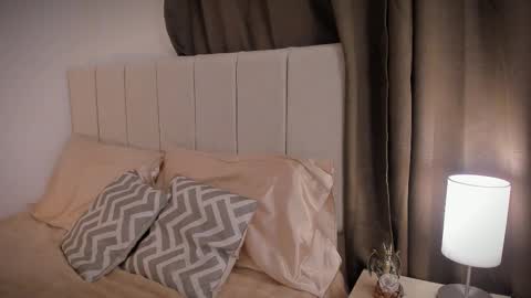 Snapshot of natty_bush chatting on February 18, 2026, 7:10 pm Nathalie online show from February 18, 2026, 7:10 pm