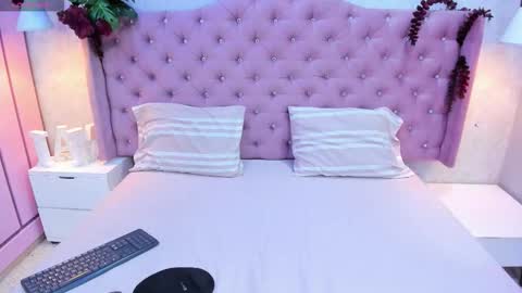 Natty Trainor online show from December 21, 2025, 9:22 pm