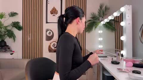 NATTY FIERROS online show from October 13, 2025, 7:52 am