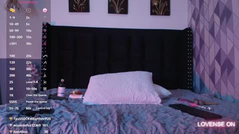 Snapshot of naturaltitss_ chatting on January 30, 2025, 1:33 am Gwen online show from January 30, 2025, 1:33 am