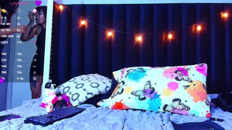 Snapshot of naturaltitss_ chatting on February 5, 2025, 7:53 pm Gwen online show from February 5, 2025, 7:53 pm