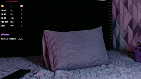 Snapshot of naturaltitss_ chatting on September 26, 2025, 7:51 pm Gwen online show from September 26, 2025, 7:51 pm