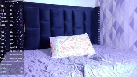 Snapshot of naturaltitss_ chatting on October 11, 2025, 7:56 pm Gwen online show from October 11, 2025, 7:56 pm