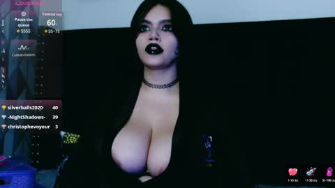 Snapshot of naturaltitss_ chatting on November 20, 2025, 8:41 pm Gwen online show from November 20, 2025, 8:41 pm