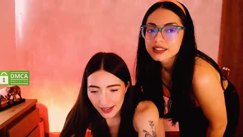 Snapshot of natval_ chatting on December 15, 2024, 1:11 pm Natalia  Valeria online show from December 15, 2024, 1:11 pm