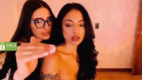 Snapshot of natval_ chatting on January 20, 2025, 1:21 pm Natalia  Valeria online show from January 20, 2025, 1:21 pm