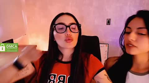Snapshot of natval_ chatting on January 22, 2025, 5:06 pm Natalia  Valeria online show from January 22, 2025, 5:06 pm