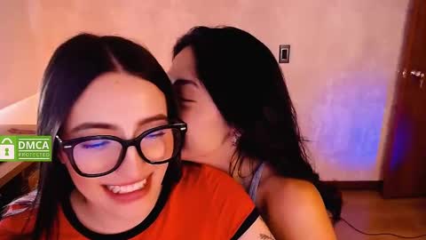 Snapshot of natval_ chatting on February 12, 2025, 4:11 pm Natalia  Valeria online show from February 12, 2025, 4:11 pm