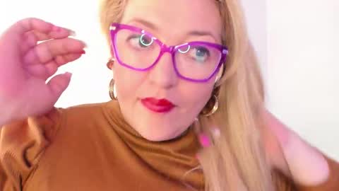 Nataly online show from October 14, 2025, 9:32 am