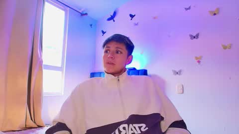 Fernanda online show from December 4, 2025, 2:04 pm