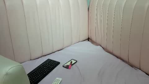 Snapshot of natyrussel chatting on June 10, 2026, 12:04 pm natyrussel online show from June 10, 2026, 12:04 pm
