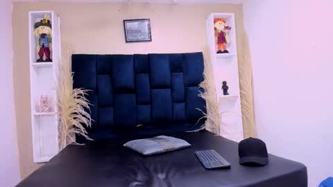 natzuki_ online show from November 4, 2025, 11:42 am