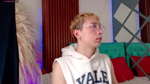 Christopher  Chris online show from November 14, 2025, 1:10 pm