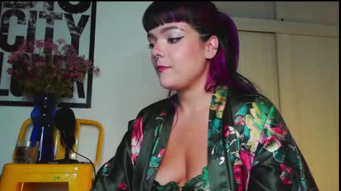 Snapshot of naughty_em_17 chatting on May 10, 2026, 6:07 am Em please help me reach 100 thumbs up 3 online show from May 10, 2026, 6:07 am