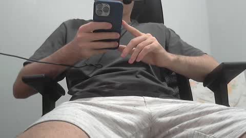 Snapshot of naughty_enzo chatting on March 10, 2025, 1:23 am Enzo online show from March 10, 2025, 1:23 am