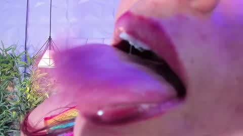 Flor online show from December 3, 2024, 2:58 am