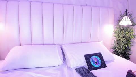 Flor online show from February 9, 2025, 1:44 am