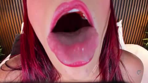 Flor online show from March 10, 2025, 10:55 pm