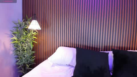 Flor online show from March 12, 2025, 1:47 am