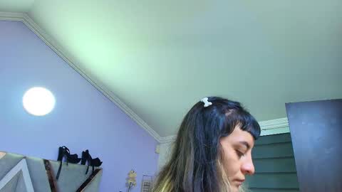 Kitten online show from October 13, 2025, 10:04 am