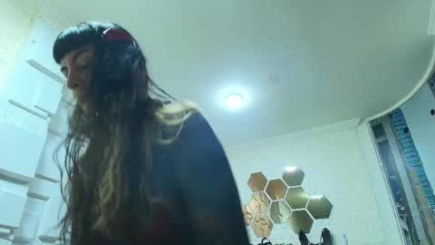 Kitten online show from November 26, 2025, 11:00 am