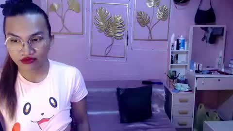 naughty_lorien143 online show from October 26, 2025, 10:21 am